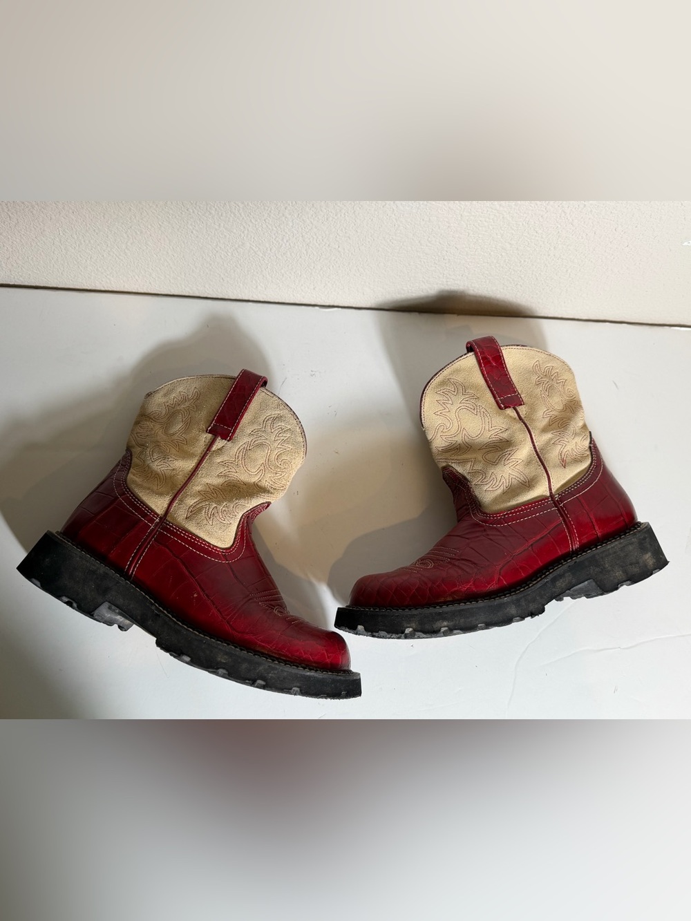 Ariat~Fatbaby~Red~Croc-Embossed~Leather & Cream~Suede~Short Shaft~Boots~Size 10 - Picture 10 of 16